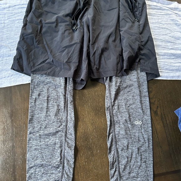 Men Alo 2 in 1 Black Shorts with Gray Leggings - Picture 1 of 1